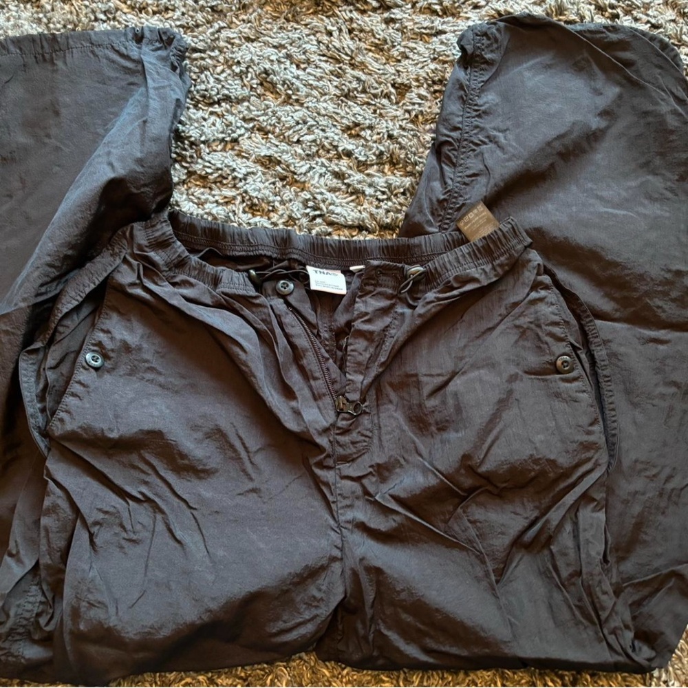 Like New Aritzia parachute pants